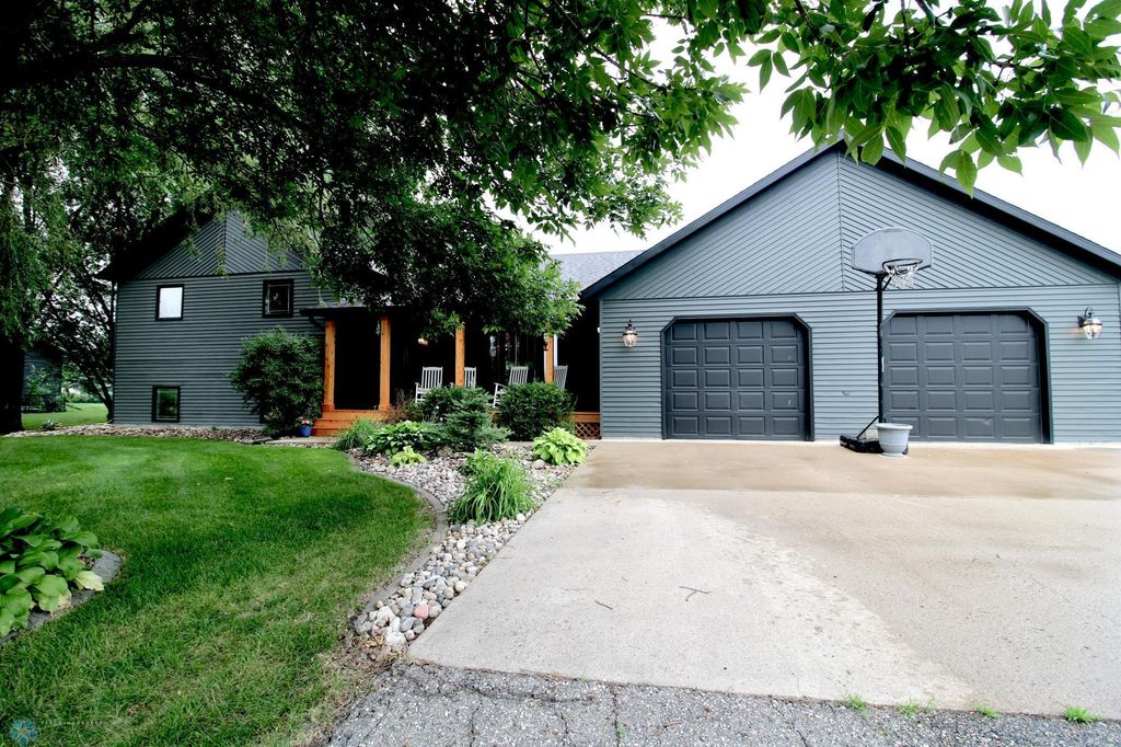 1307 Libra Lane, Fargo, ND 58104