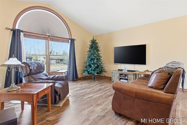 641 Pineview Drive, Holland, MI 49424