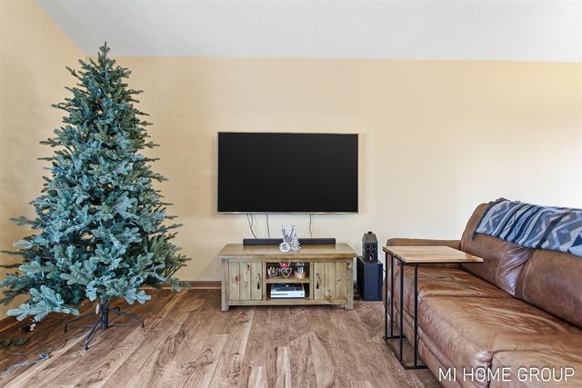 641 Pineview Drive, Holland, MI 49424