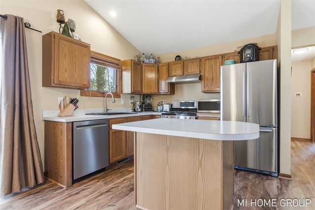 641 Pineview Drive, Holland, MI 49424