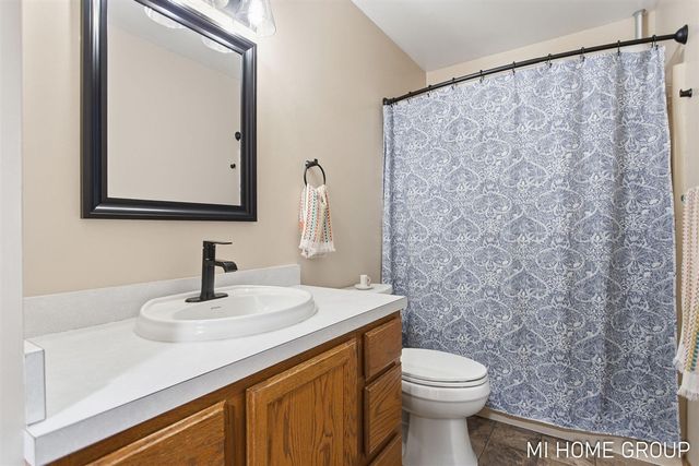 641 Pineview Drive, Holland, MI 49424