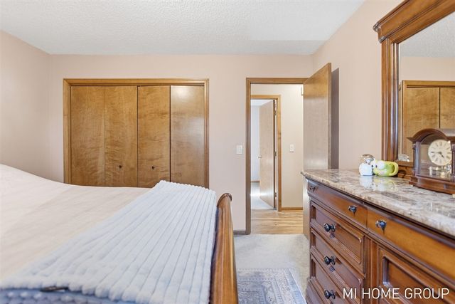 641 Pineview Drive, Holland, MI 49424