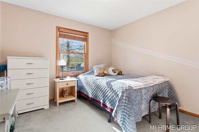 641 Pineview Drive, Holland, MI 49424