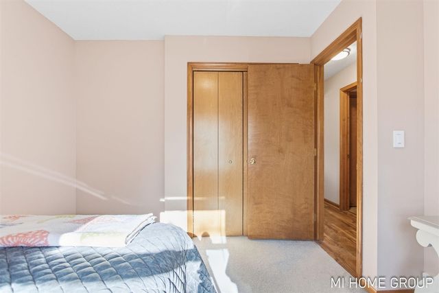 641 Pineview Drive, Holland, MI 49424