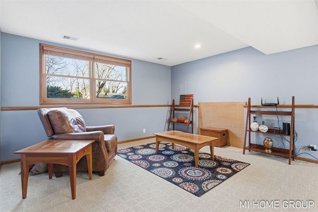 641 Pineview Drive, Holland, MI 49424