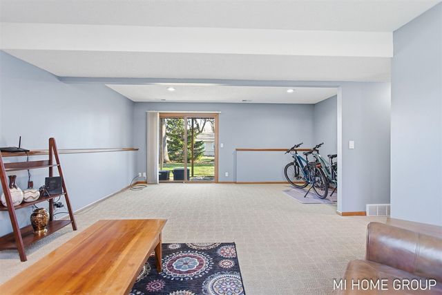 641 Pineview Drive, Holland, MI 49424