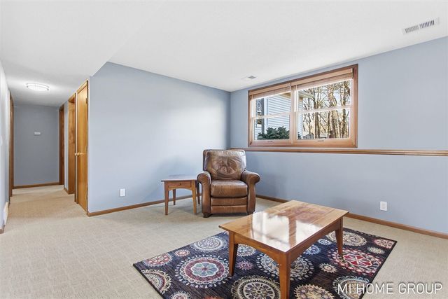 641 Pineview Drive, Holland, MI 49424