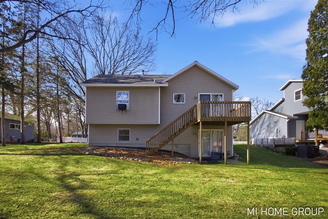 641 Pineview Drive, Holland, MI 49424