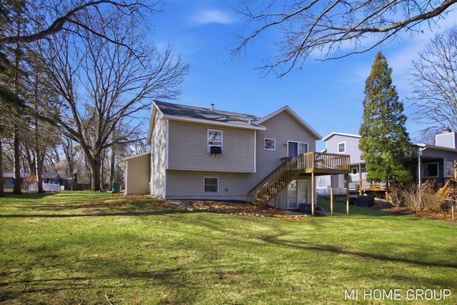 641 Pineview Drive, Holland, MI 49424