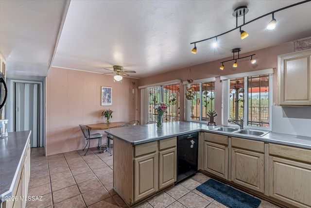 805 S Avenida Los Reyes, Tucson, AZ 85748