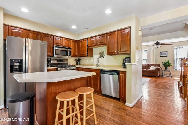 22 New Castle Street, Farmingdale, NJ 07727