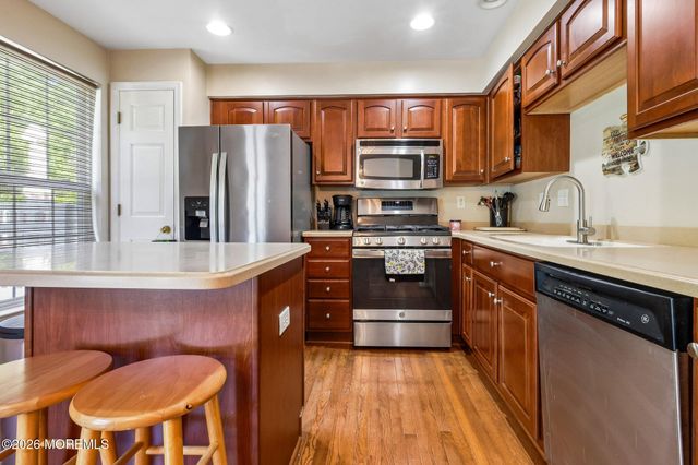 22 New Castle Street, Farmingdale, NJ 07727