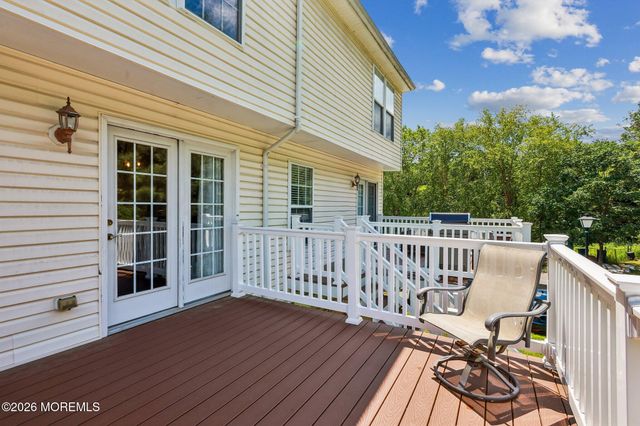 22 New Castle Street, Farmingdale, NJ 07727