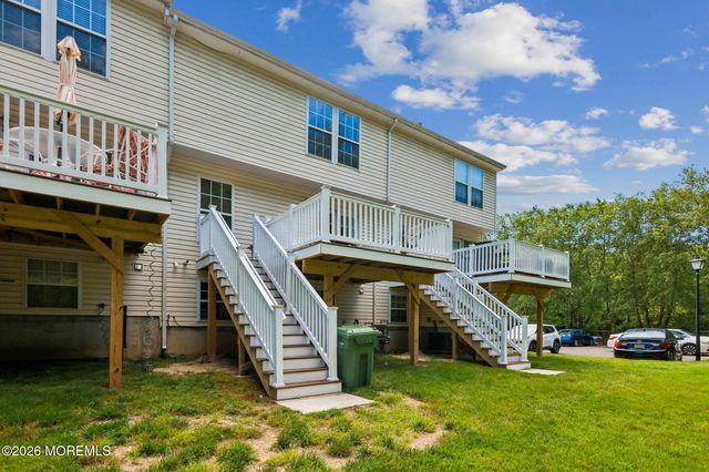 22 New Castle Street, Farmingdale, NJ 07727