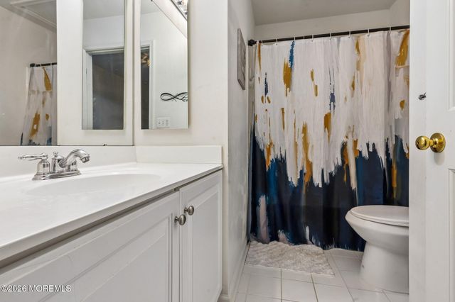 22 New Castle Street, Farmingdale, NJ 07727