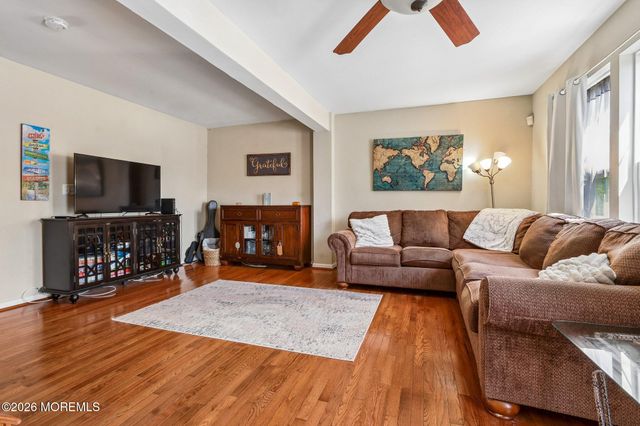 22 New Castle Street, Farmingdale, NJ 07727