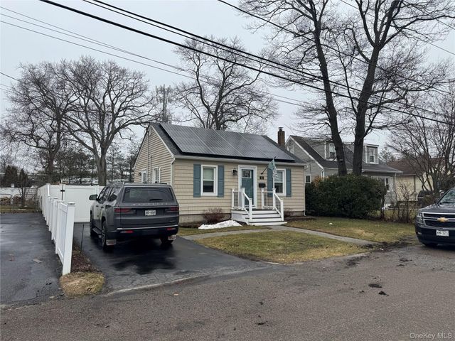 41 W 6th Street, Patchogue, NY 11772