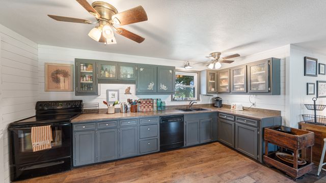 1053 Vz County Road 4206, Athens, TX 75752