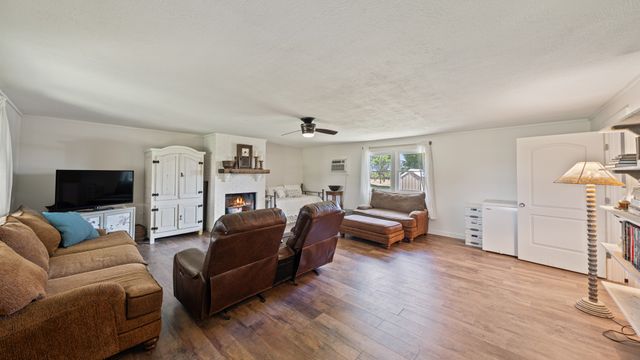 1053 Vz County Road 4206, Athens, TX 75752
