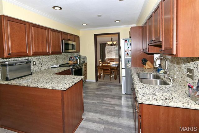 13138 Royal Pines Drive, Maryland Heights, MO 63146