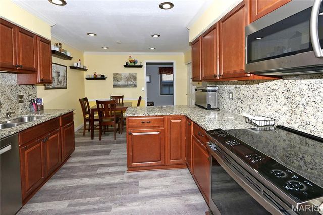 13138 Royal Pines Drive, Maryland Heights, MO 63146