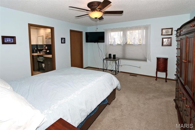 13138 Royal Pines Drive, Maryland Heights, MO 63146