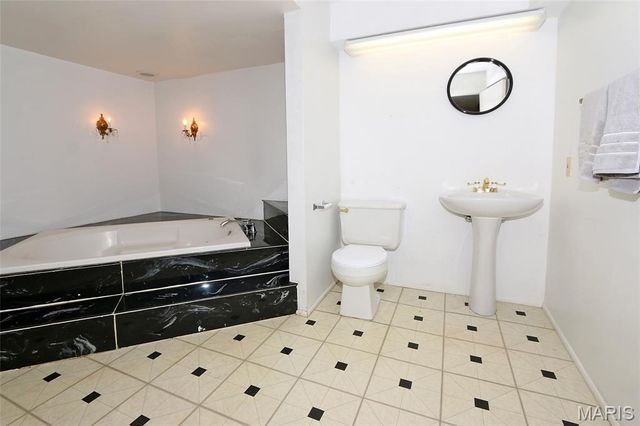 13138 Royal Pines Drive, Maryland Heights, MO 63146