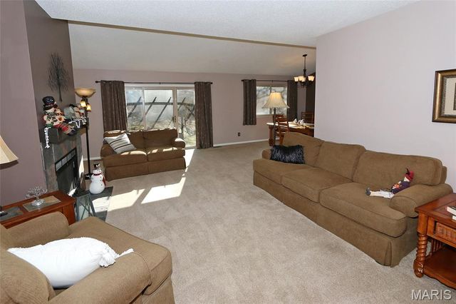 13138 Royal Pines Drive, Maryland Heights, MO 63146