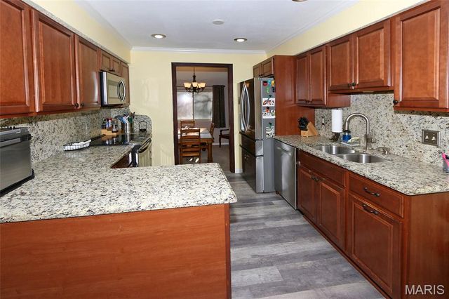 13138 Royal Pines Drive, Maryland Heights, MO 63146