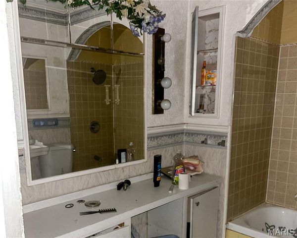 411 Elm Drive, East St Louis, IL 62203