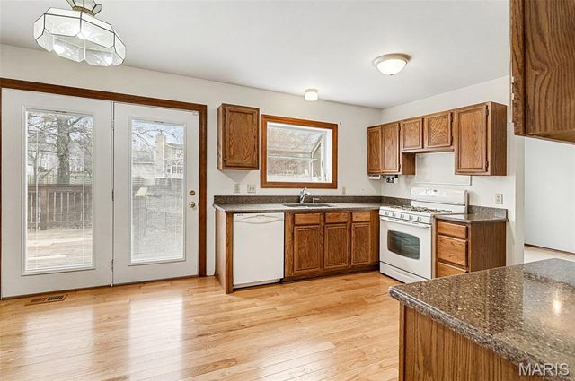 1205 Newport Landing Drive, Fenton, MO 63026