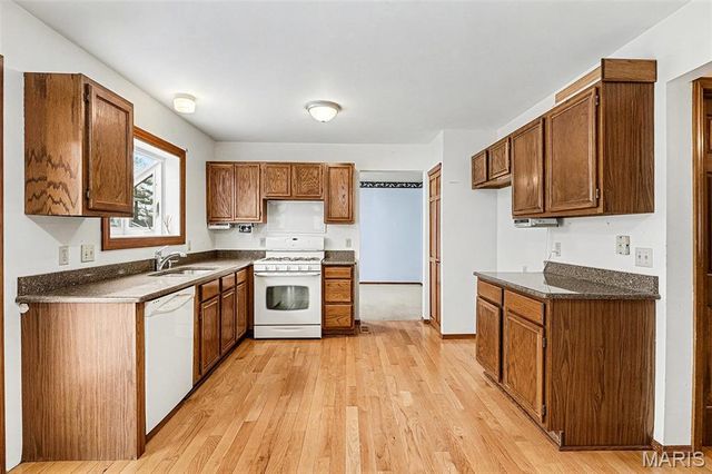 1205 Newport Landing Drive, Fenton, MO 63026