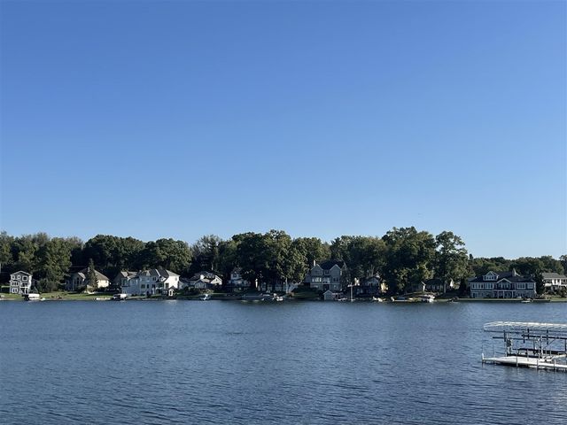 727 Treasure Island Drive, Mattawan, MI 49071