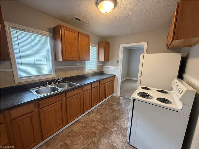 907 Logan Street, Greensboro, NC 27406