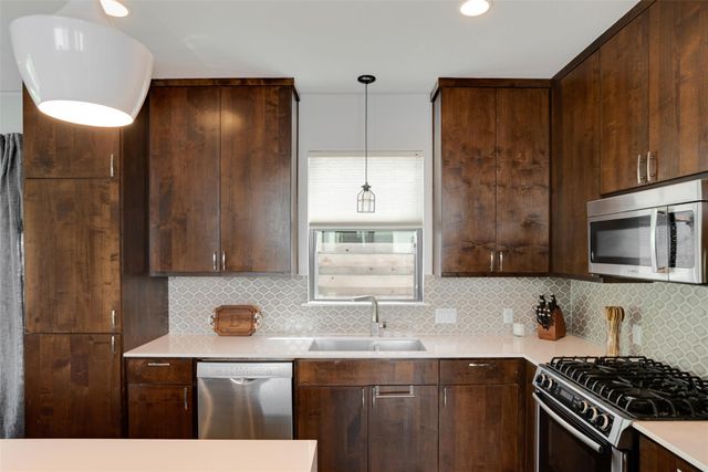 1009 E 12th ST, Austin, TX 78702