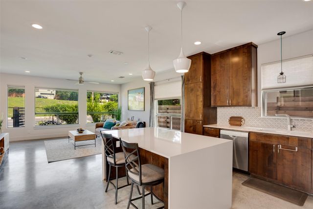 1009 E 12th ST, Austin, TX 78702