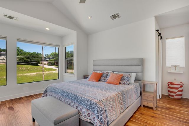 1009 E 12th ST, Austin, TX 78702