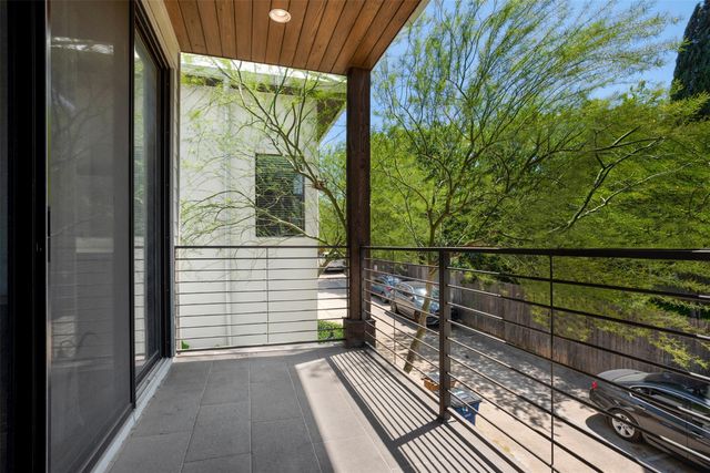 1009 E 12th ST, Austin, TX 78702