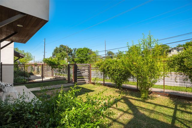 1009 E 12th ST, Austin, TX 78702
