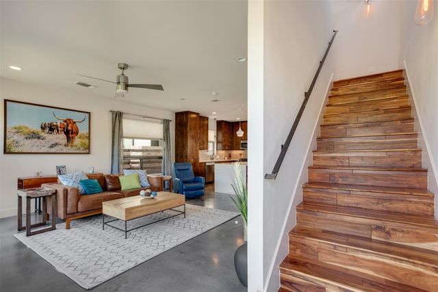 1009 E 12th ST, Austin, TX 78702