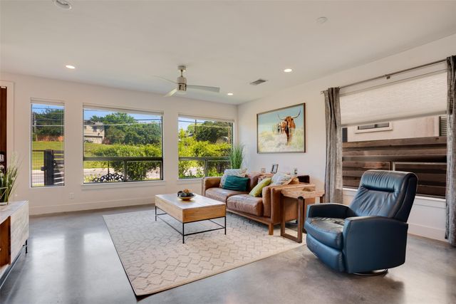 1009 E 12th ST, Austin, TX 78702