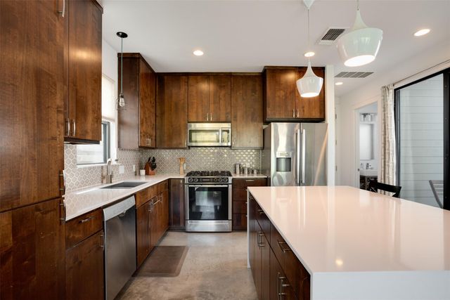 1009 E 12th ST, Austin, TX 78702