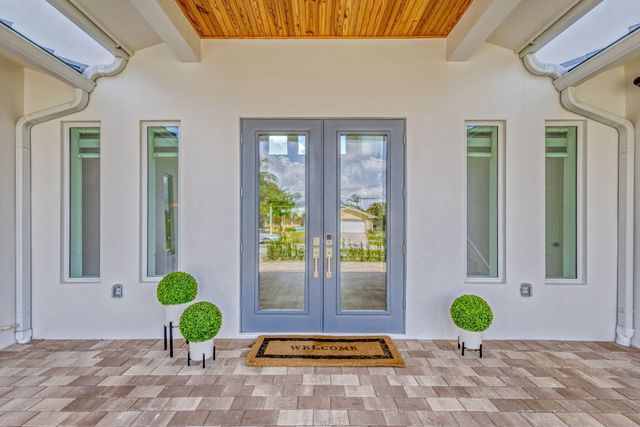 12952 Drayton Road SE, North Palm Beach, FL 33408