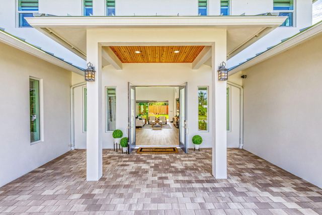 12952 Drayton Road SE, North Palm Beach, FL 33408