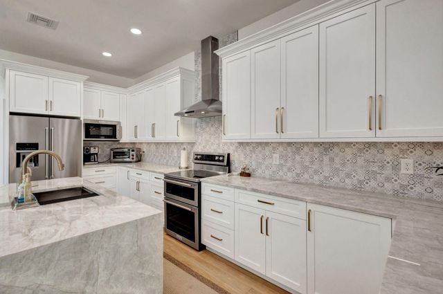 12952 Drayton Road SE, North Palm Beach, FL 33408