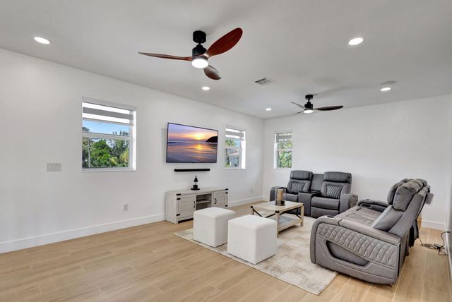 12952 Drayton Road SE, North Palm Beach, FL 33408