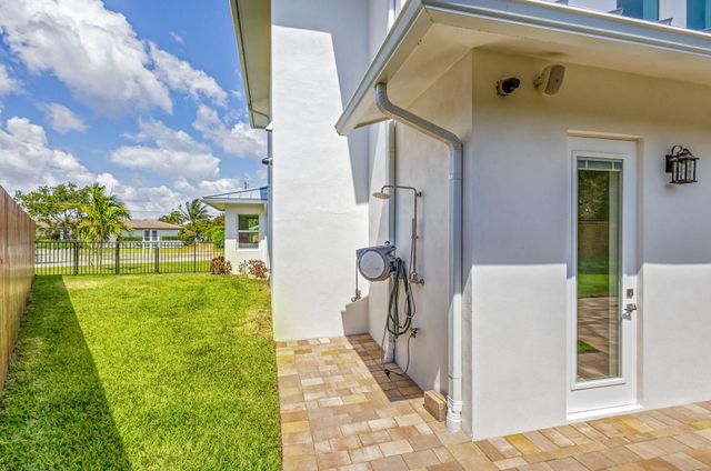 12952 Drayton Road SE, North Palm Beach, FL 33408