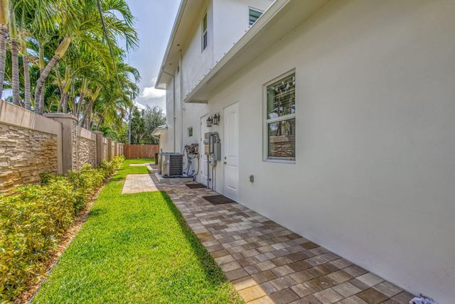 12952 Drayton Road SE, North Palm Beach, FL 33408