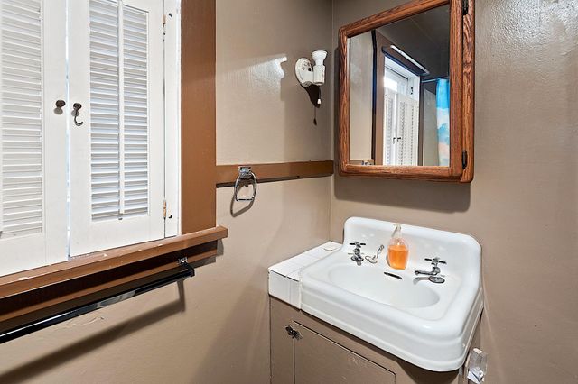 806 SE Grandview Avenue, Grants Pass, OR 97527