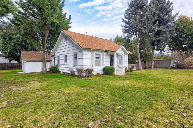 806 SE Grandview Avenue, Grants Pass, OR 97527